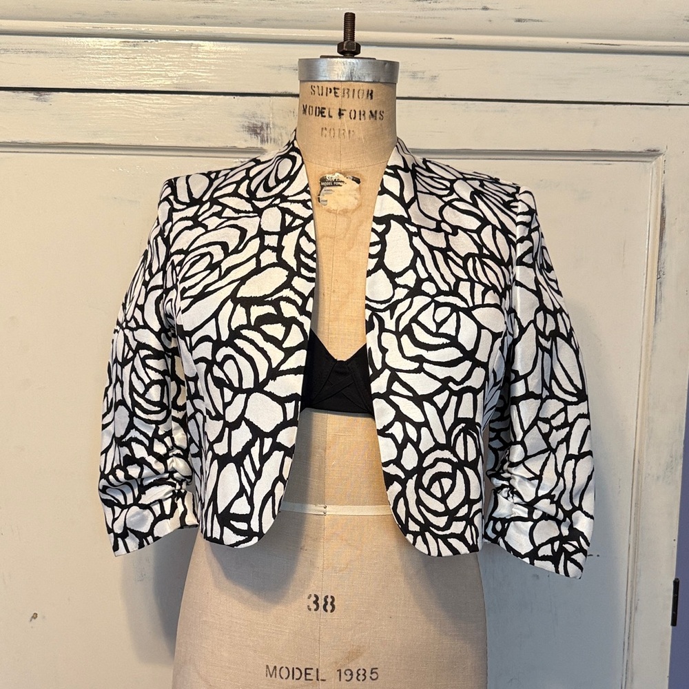 Evan Picone Black and White Floral Cropped Blazer
